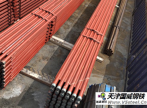 水冷壁管排/管與鰭片焊接成型。管徑：Φ60×5mm，材質(zhì)：20G GB5310-85。鰭片尺寸45×6mm，材質(zhì)：Q235-AF。長度：4米。每組50根管，51根鰭片。