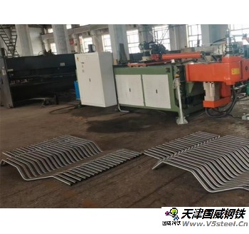 高壓鍋爐碳素?zé)o縫鋼管-Φ51×6mm 20G GB5310 管壁兩側(cè)水平焊接鰭片。鰭片規(guī)格：單邊寬14mm，厚6mm，材質(zhì)：Q235