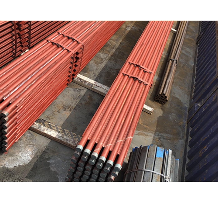 水冷壁管排/管與鰭片焊接成型。管徑：Φ60×5mm，材質(zhì)：20G GB5310-85。鰭片尺寸45×6mm，材質(zhì)：Q235-AF。長(zhǎng)度：4米。每組50根管，51根鰭片。